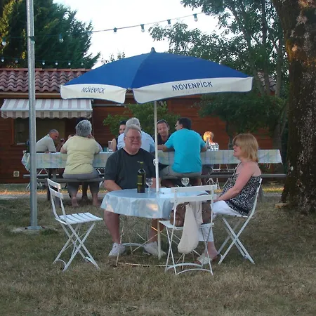 Les Graves キャンプ場 Saint-Pierre-Lafeuille