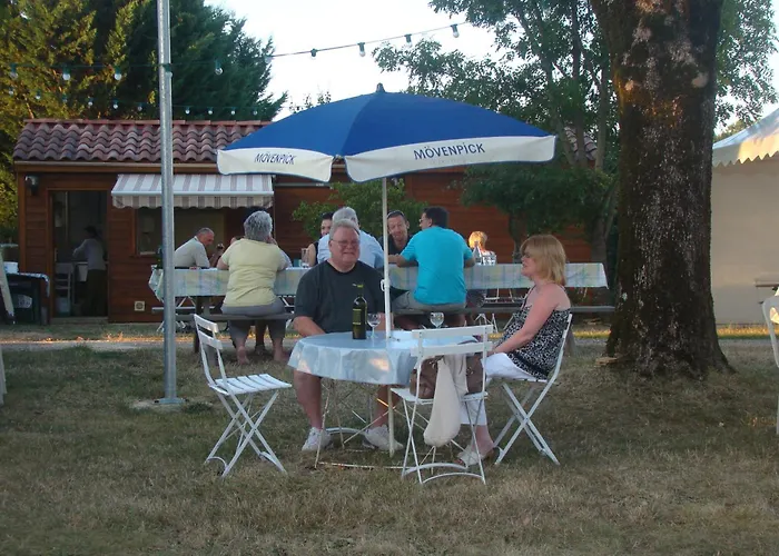 Les Graves キャンプ場 Saint-Pierre-Lafeuille